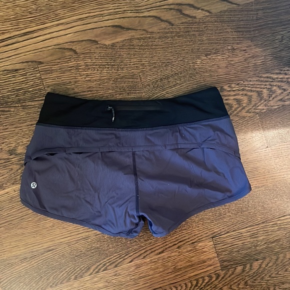 lululemon hottie hot short 2.5” - Picture 3 of 3